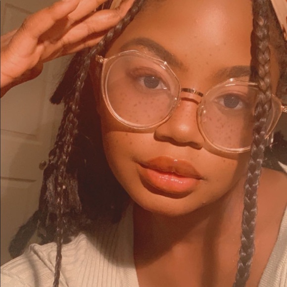 Meet your Posher, Sandy - Picture 1 of 1